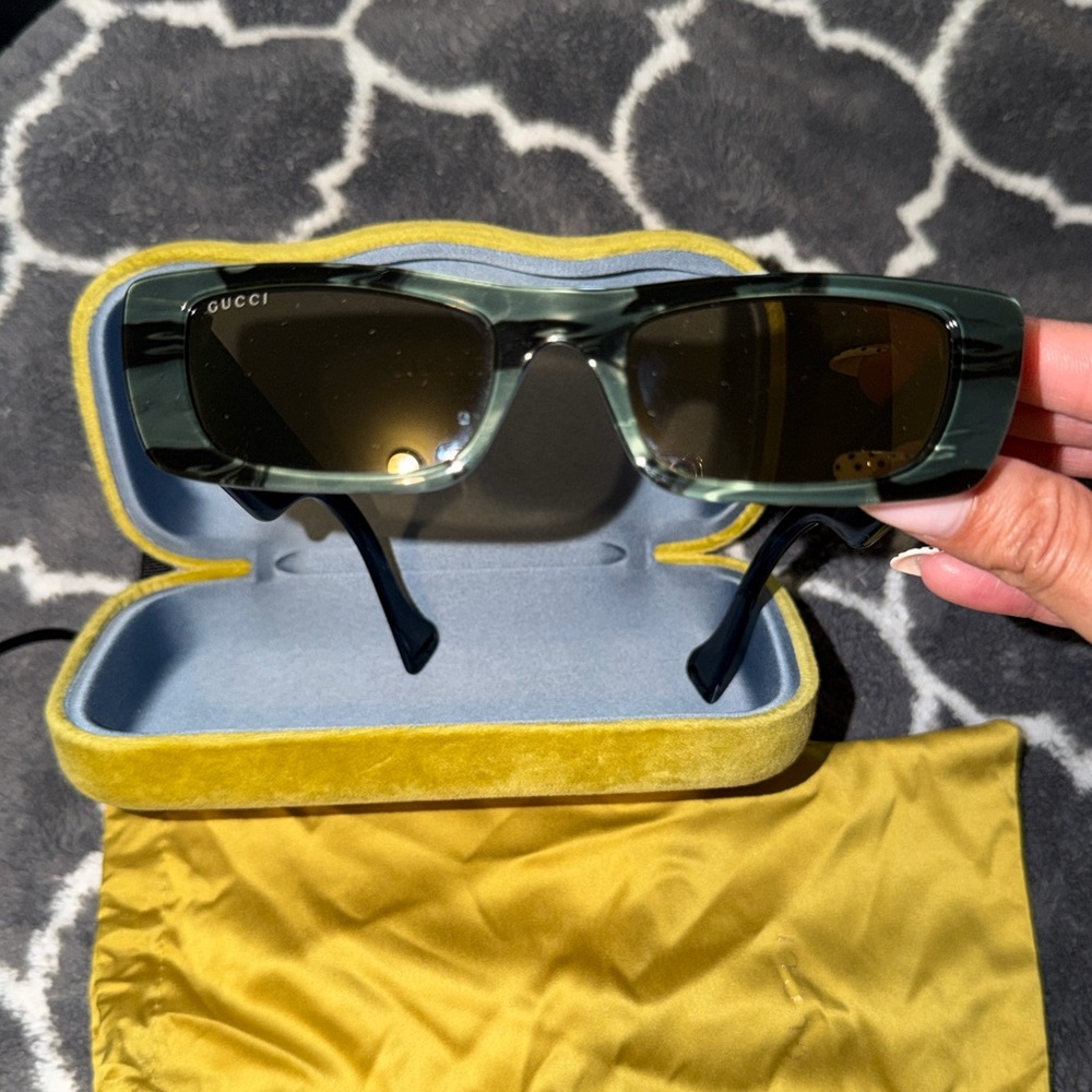 Gucci Dark Green Rectangular Sunglasses GG0516S - Picture 2 of 9